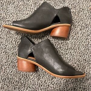 Women’s Söfft brand Carleigh Black Open-Toe Cutout Block Heel